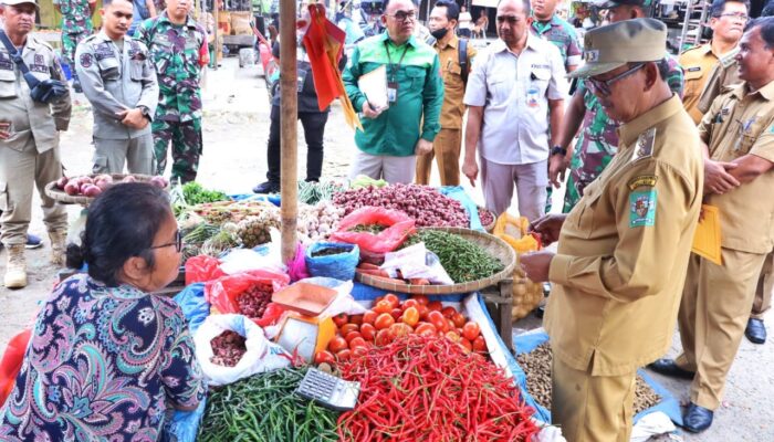 Pantau Bapokting Jelang Ramadan, Wabup Bersama Dandim 0207 Sidak Ke Pasar Perdagangan