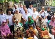 Sambut Ramadhan, SMSI Madina Berbagi Dengan Lansia