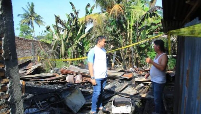 Bupati Datangi Korban Kebakaran Di Aek Kanopan