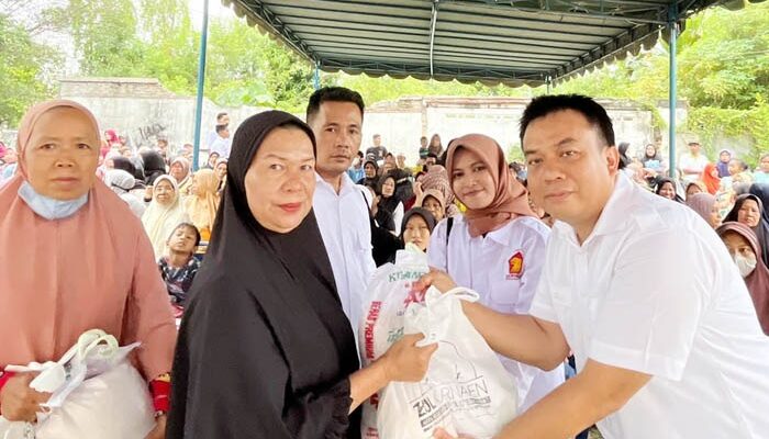 Bagikan 3.500 Paket Sembako, Zulkarnaen Ajak Warga Bergembira Sambut Ramadan