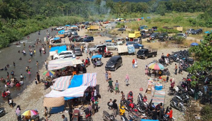 Jelang Ramadan, Wisata Pemandian Siraisan Dipadati Pengunjung