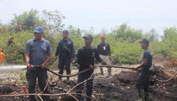 Kapolres Aceh Singkil Kerahkan Personel Padamkan Karhutla