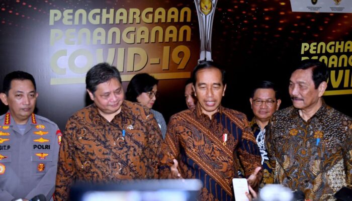 Garda Terdepan Penanganan Covid-19 Di Indonesia, Holding BUMN Farmasi Raih Penghargaan PPKM Award 2023