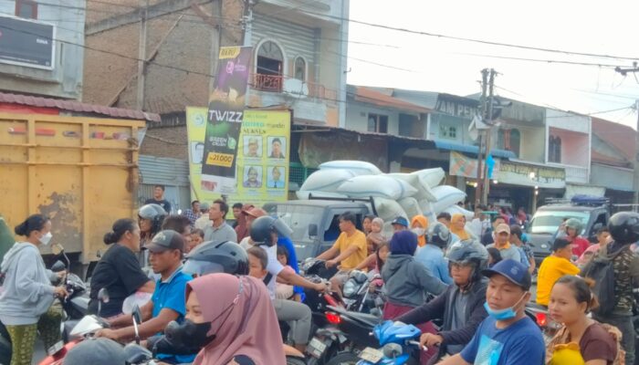 Tidak Ada Petugas, Jalan Simpang 5 Batangkuis Langganan Macet