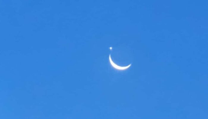 Indahnya Bulan Sabit Bersanding Venus Hari Kedua Ramadhan 1444 H