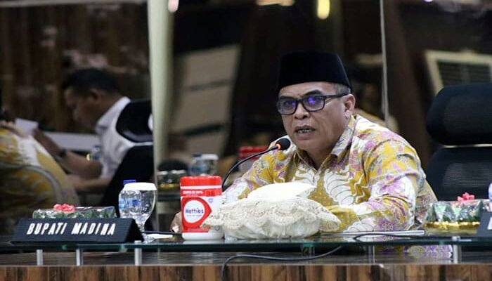 Bupati Madina Marahi Warga<br>Singkuang 1, Dilapor Ke Jokowi