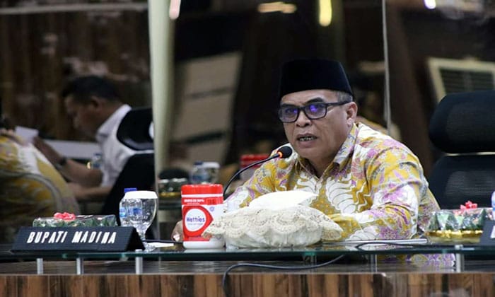 Bupati Madina Marahi Warga<br>Singkuang 1, Dilapor Ke Jokowi