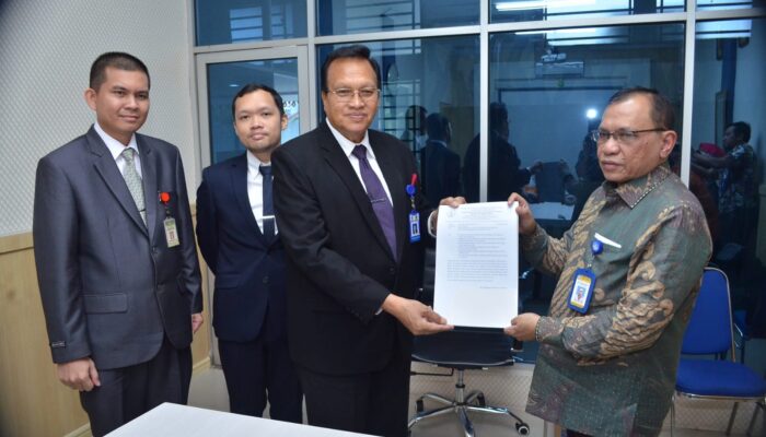 Kepala LLDikti Sumut Serahkan SK FK Medistra Lubuk Pakam