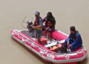 Dugaan Percobaan Bunuh Diri Sekeluarga, Satu Balita Hanyut Di Sungai