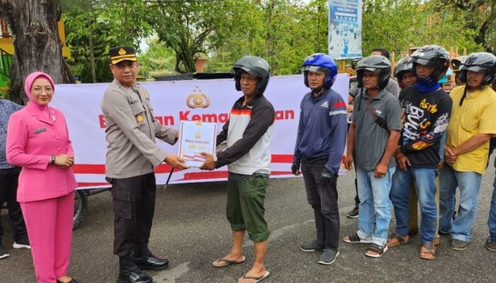 Peduli Ramadan, Polres Langsa Bagikan 125 Paket Sembako Ke Warga