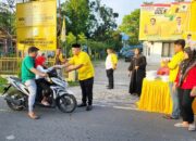 Kader Golkar Deli Serdang Bagikan Nasi Bungkus Dan Snack Untuk Berbuka Puasa