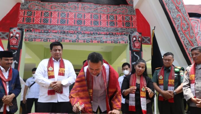 Resmikan GOR Samosir, Wagub Musa Rajekshah Harap  Lahirkan Atlet Berprestasi