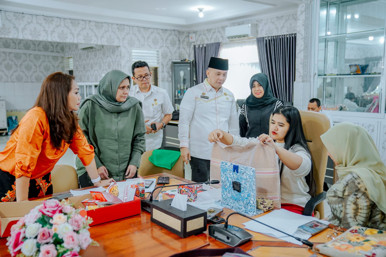 Bobby Nasution Minta Cindera Mata Peserta HUT Dekranas Gunakan Produk UMKM