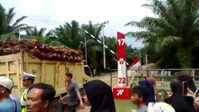 Warga Singkuang 1 Putar Kepala 3 Truk TBS PT RPR