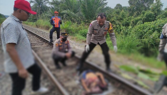 Diduga ODGJ Tewas Tertabrak Kereta Api Di Lima Puluh