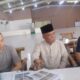 Azri Tanjung (tengah), Melly Syahputra (kanan) dan Edu mewakili ahli waris keluarga almarhum M Basri. Waspada/Partono Budy