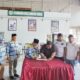 KOLABORASI: Ketua Kadin Sumatera Utara dan DPN Perkasa menandatangani naskah kerja sama dan saling berkolaborasi untuk melatih dan mendidik generasi muda calon tenaga kerja siap pakai di SMK Mandiri, Deli Serdang, Jumat (3/3). Waspada/Ist