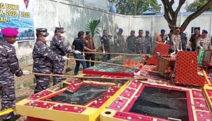 Jelang Ramadhan, Pomal Lantamal I Musnahkan Puluhan Mesin Judi Ketangkasan