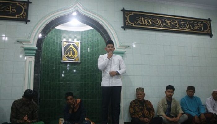 Safari Ramadhan,  Tokoh Pemuda Sumut Fajri Akbar, Shalat Tarawih Bersama Warga Di Masjid Al-Ikhlas Medan