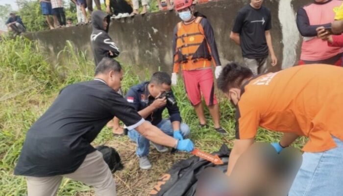 Mayat ABG Ditemukan Mengapung Di Sungai Percut
