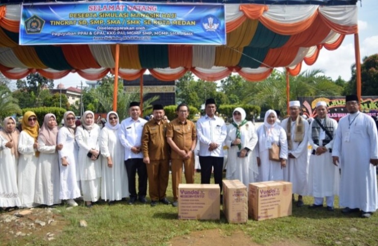 Ribuan Siswa Pelajar Kota Medan Ikuti Simulasi Manasik Haji