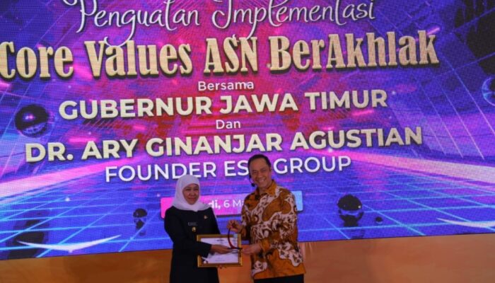 Pemprov Jatim Raih 2 Penghargaan Implementasi BerAKHLAK