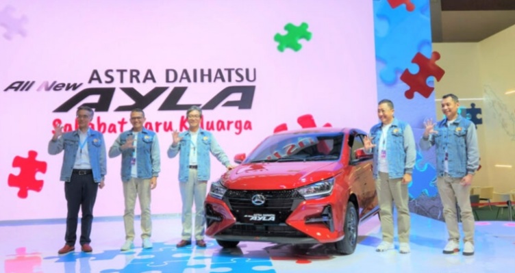 Daihatsu Resmi Meluncurkan All New Astra Daihatsu Ayla pada 10 Maret 2023 di Jakarta Convention Center pada acara GAIKINDO Jakarta Auto Week 2023.Nama dan Jabatan Manajemen Daihatsu pada Foto 1 (Kiri-Kanan):1. Toshihiro Nakaho, Executive Chief Engineer Daihatsu Motor Co., Ltd., Japan 2. Erlan Krisnaring, Wakil Presiden Direktur PT Astra Daihatsu Motor3. Yasushi Kyoda, Presiden Direktur PT Astra Daihatsu Motor4. Supranoto, Chief Executive PT Astra International Tbk. Daihatsu Sales Operation 5. Fredy Handjaja, Chief Operation Officer PT Astra International Tbk. Daihatsu Sales Operation. Waspada/ist