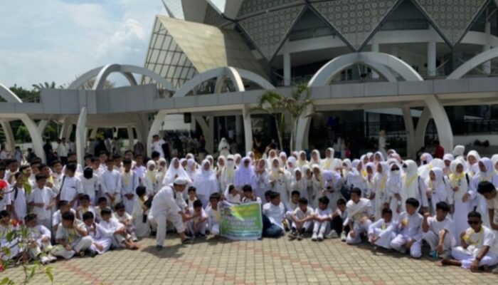 Ratusan Siswa Perguruan Islam Al Ulum Manasik Haji Akbar