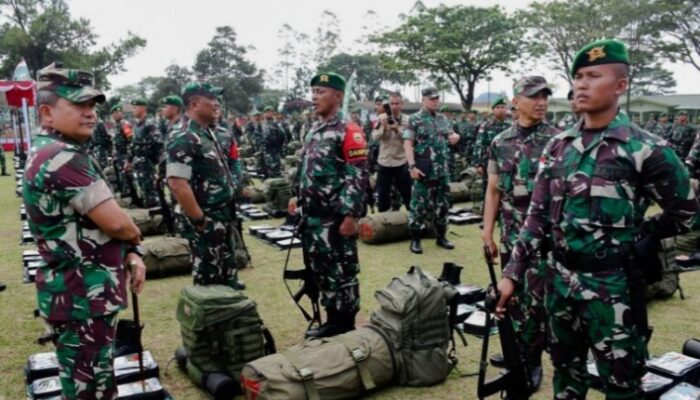 Pangdam I/BB dan Asops KASAD Riksiapops Yonif 125/Si’mbisa Satgas Pamtas RI-PNG