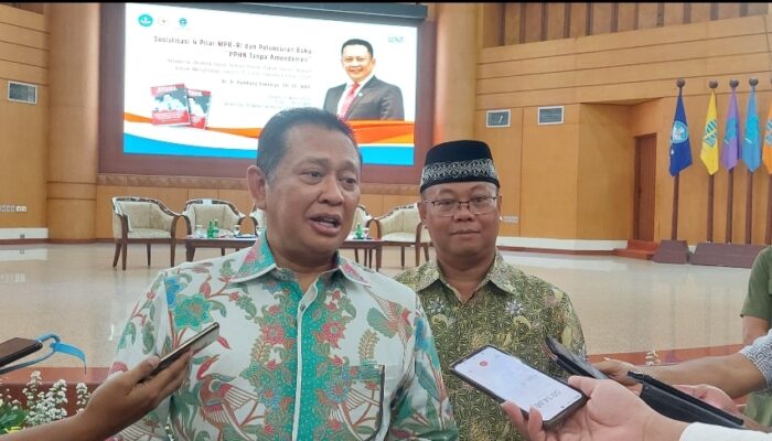 Luncurkan Buku di UT, Ini Pesan Bamsoet Soal IKN
