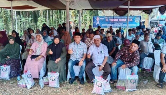 Anggota DPRD Sumut H Tondi Roni Tua Salurkan 9 Ton Beras Saat Reses Di Palas