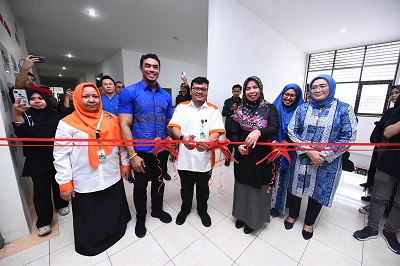 WR III USU Prof. Dr. Poppy Anjelisa Zaitun Hasibuan dan Dekan FT USU, Dr. Ir. Fahmi ST, MSc, IPM meresmikan Studio Internasional PPAr FT. Waspada/Ist
