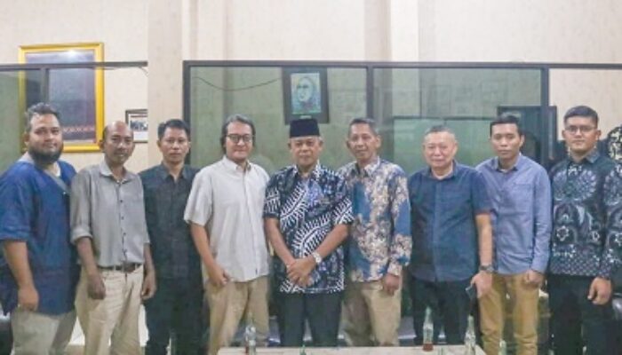 Silaturahmi Pemkab Labura Ke Harian Waspada