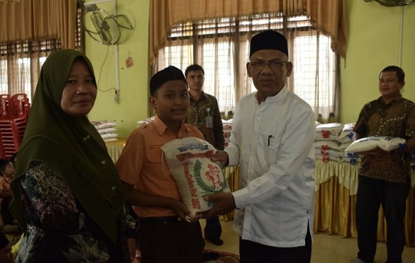 MIN 2 Langsa Salurkan 1,5 Ton Beras Untuk Fakir Miskin