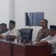 Bupati Madina HM Jakfar Sukhari Nasution saat konferensi pers terkait plasma desa Singkuang I dan juga PT Rendi di aula Sekdakab Madina. Waspada/Ali Anhar Harahap
