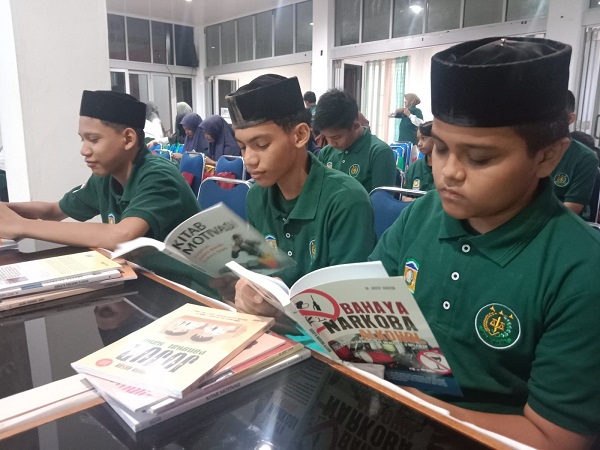 100 Siswa Aceh Besar Ikuti Program Jaksa Masuk Sekolah 100 Siswa Aceh Besar Ikuti Program Jaksa Masuk Sekolah