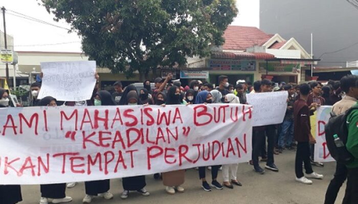 Mahasiswa Demo Ke Polres Binjai Minta Perjudian Ditutup