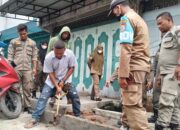 Sat Pol PP Tanjungbalai Bongkar Bangunan Liar