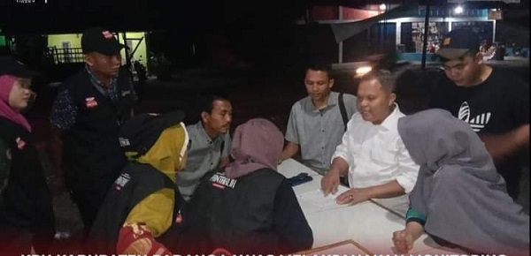 Komisioner KPU saat melakukan monitoring pelaksanaan Coklit di lapangan. (Waspada/Ist)