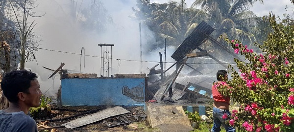 Satu rumah di Agara ludes terbakar. Waspada/Ist