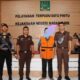 Penahanan AS dengan perkara tindak pidana korupsi penyimpangan pengelolaan Anggaran Pendapatan Belanja Gampong (APBG) Desa Meugatmeh, Selasa (14/3).(Waspada/Ist)