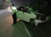 Xenia Tabrak Truk, Sopir Koma Penumpang Meninggal