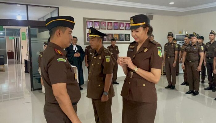 Kajari Binjai Lantik Kasi PB3R Dan Kasubsi Datun