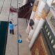 BERSIHKAN MASJID: Pengurus DPD BKPRMI Aceh Timur membersihkan Masjid Agung Darussalihin Idi, Aceh Timur, Jumat (17/3). Waspada/M Ishak