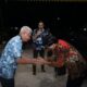 Bupati Asahan H.Surya BSc menyambut Kak Seto di pendopo Rumah Dinas Bupati Asahan, Kamis (16/3) malam. Waspada/Nurkarim Nehe