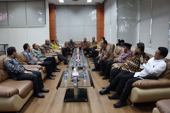 BUPATI Humbahas bersama Kepala Daerah Se-Sumut mengikuti kick off meeting pemeriksaan terperinci LKPD 2022. Waspada/Ist