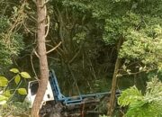 Truk Masuk Jurang Di Jalan P.Siantar – Parapat, 2 Luka-luka