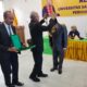 Ketua Yayasan Cut Nyak Dhien Gampong Jawa, Drs H. Abdullah Itam Bsc. MM, saat melantik Dr Saiman MPd, sebagai Rektor Universitas Sains Cut Nyak Dhien (USCND) di Aula USCND, setempat, Senin (20/3). Waspada/Rapian