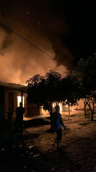 KEBAKARAN yang menghanguskan tiga unit rumah di Kota Subulussalam. (Waspada/Ist)