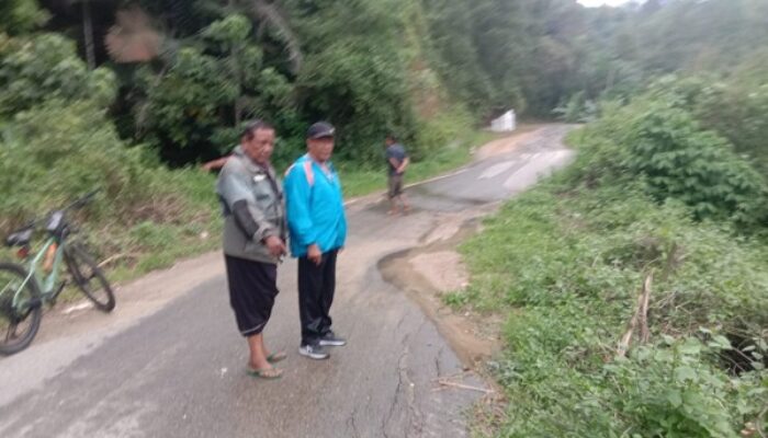 Drainase Tidak Berfungsi, Air Rusak Badan Jalan